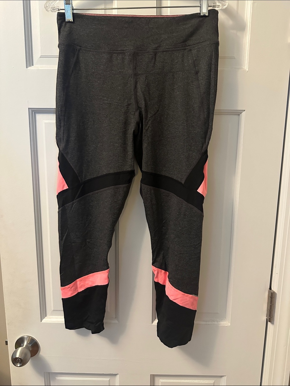 Calvin Klein Performance Black and Pink womens Capri Leggings/ gym wear